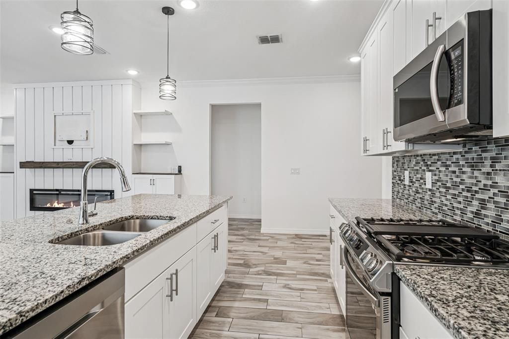 For Sale: $395,000 (3 beds, 2 baths, 1978 Square Feet)