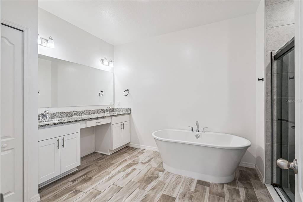 For Sale: $395,000 (3 beds, 2 baths, 1978 Square Feet)
