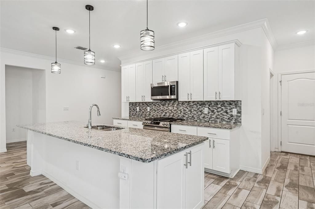 For Sale: $395,000 (3 beds, 2 baths, 1978 Square Feet)