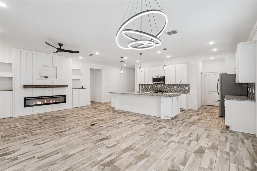 For Sale: $395,000 (3 beds, 2 baths, 1978 Square Feet)