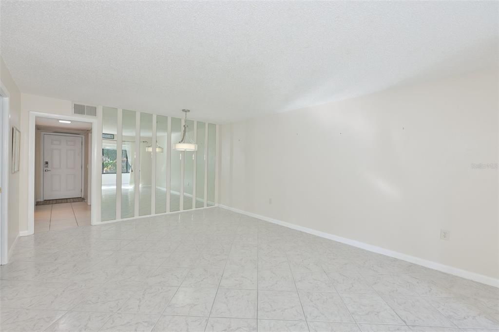 For Sale: $195,000 (2 beds, 2 baths, 1108 Square Feet)