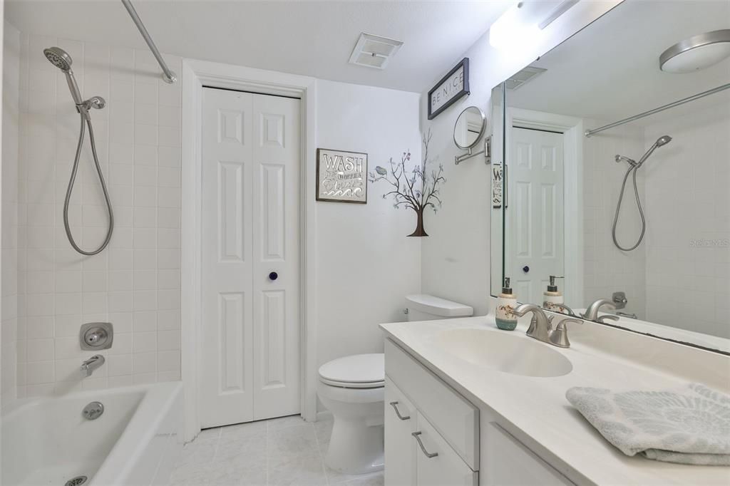 For Sale: $195,000 (2 beds, 2 baths, 1108 Square Feet)