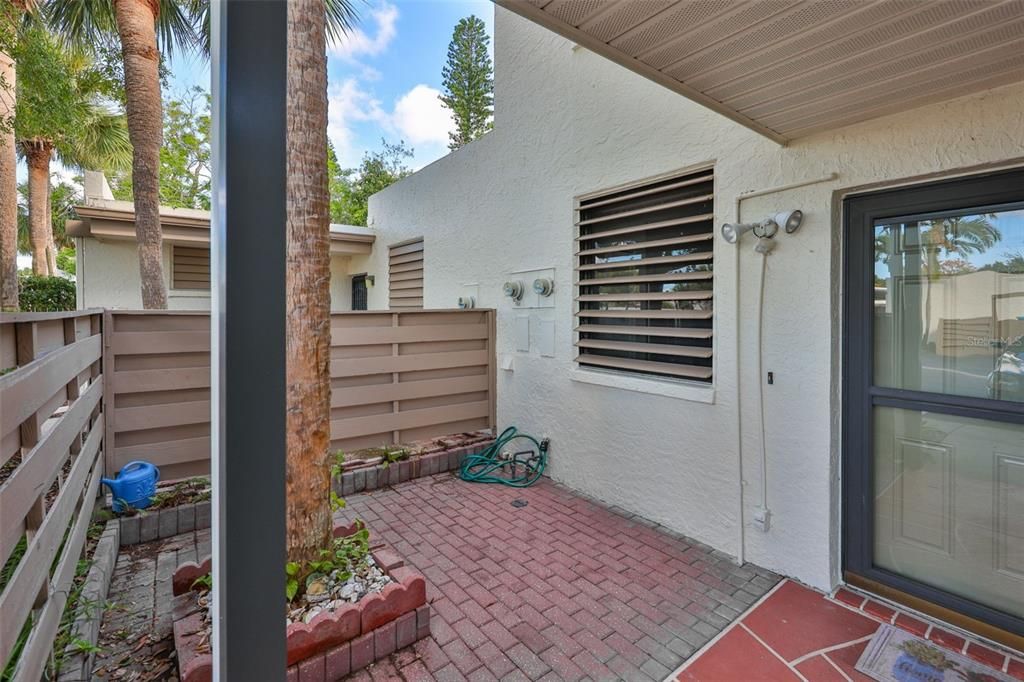 For Sale: $195,000 (2 beds, 2 baths, 1108 Square Feet)