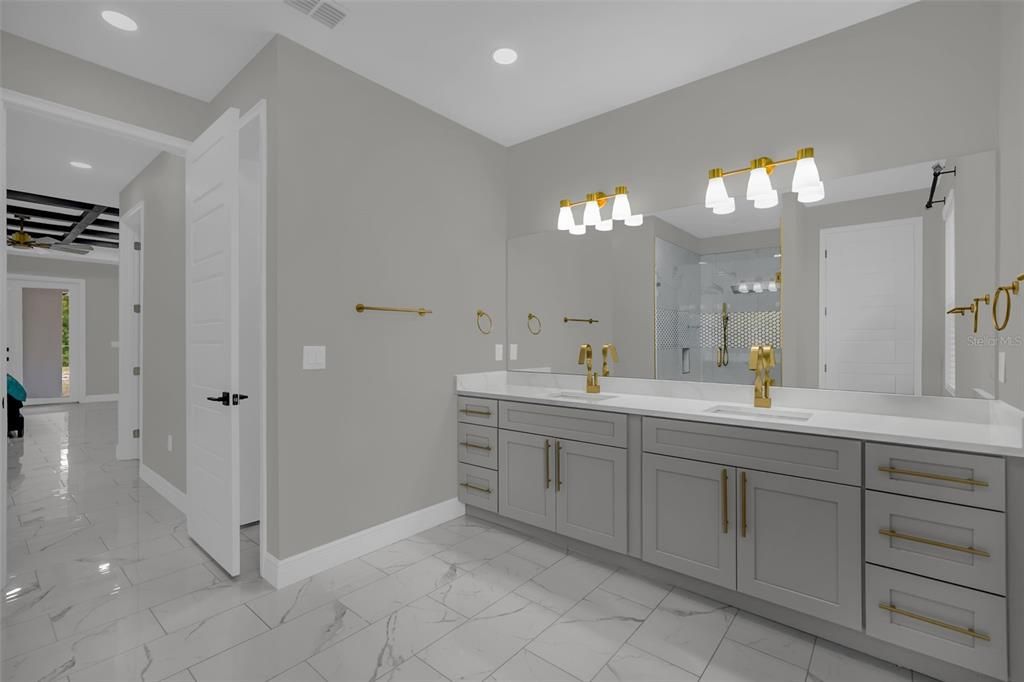 For Sale: $650,000 (4 beds, 4 baths, 3290 Square Feet)