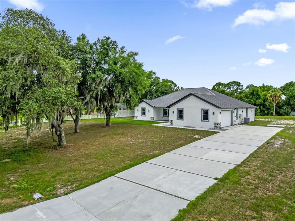 For Sale: $650,000 (4 beds, 4 baths, 3290 Square Feet)