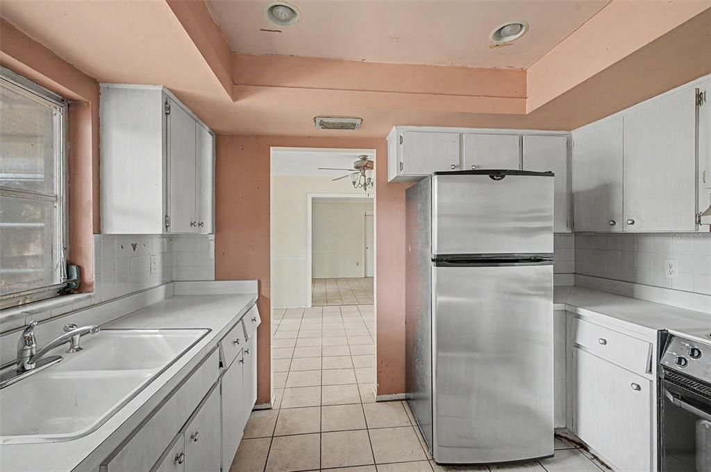 На продажу: $279,900 (2 спален, 2 ванн, 1370 Квадратных фут)