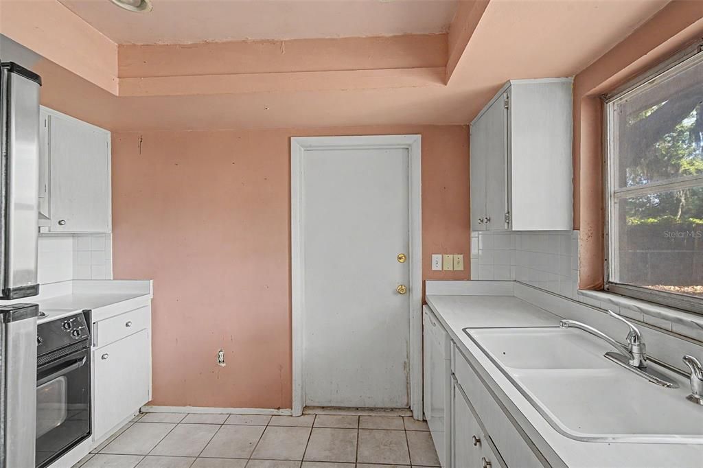 На продажу: $279,900 (2 спален, 2 ванн, 1370 Квадратных фут)