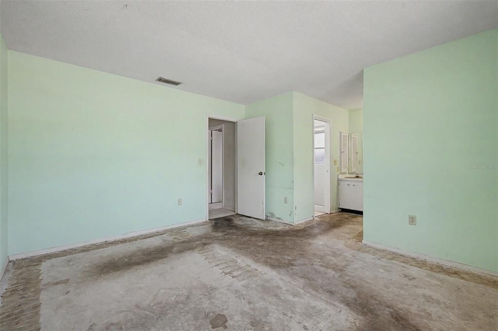 На продажу: $279,900 (2 спален, 2 ванн, 1370 Квадратных фут)