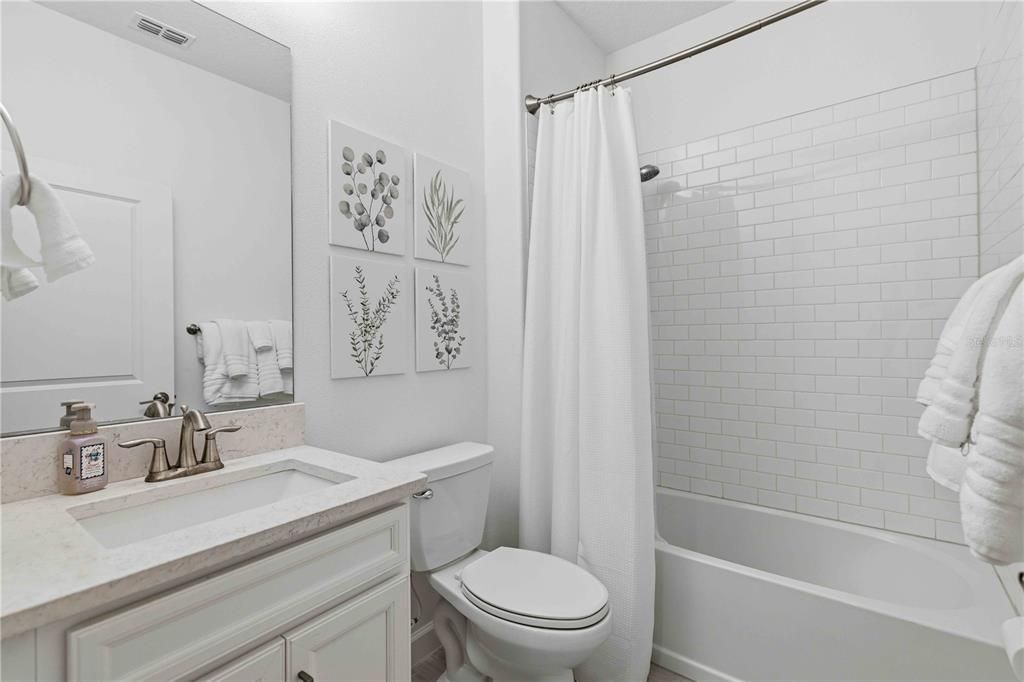 En Venta: $450,000 (3 camas, 3 baños, 2395 Pies cuadrados)