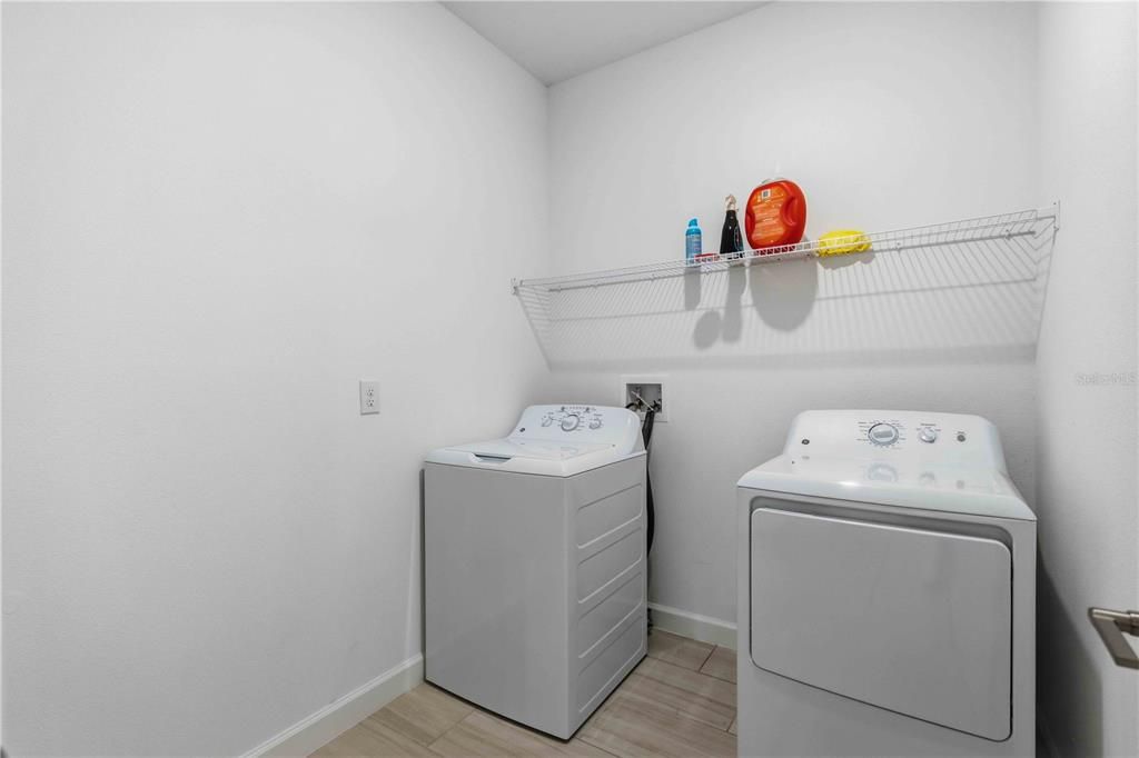 En Venta: $450,000 (3 camas, 3 baños, 2395 Pies cuadrados)
