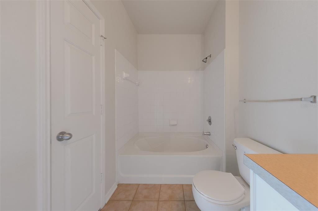 For Sale: $107,000 (1 beds, 1 baths, 660 Square Feet)