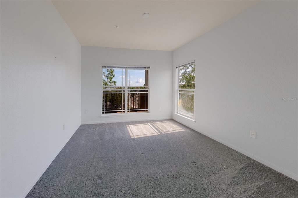 For Sale: $107,000 (1 beds, 1 baths, 660 Square Feet)