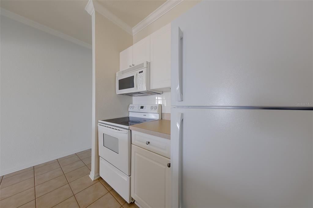 For Sale: $107,000 (1 beds, 1 baths, 660 Square Feet)