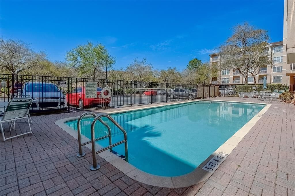 For Sale: $107,000 (1 beds, 1 baths, 660 Square Feet)