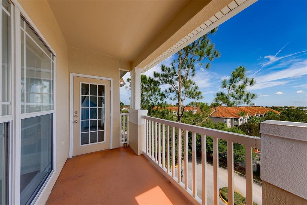 For Sale: $107,000 (1 beds, 1 baths, 660 Square Feet)