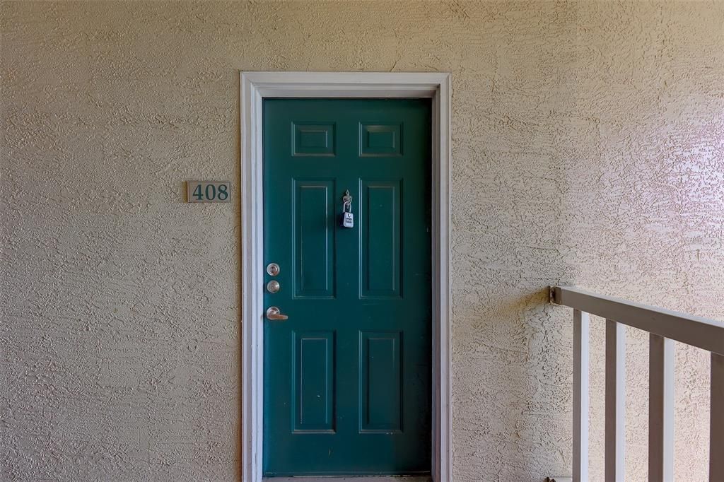 For Sale: $107,000 (1 beds, 1 baths, 660 Square Feet)