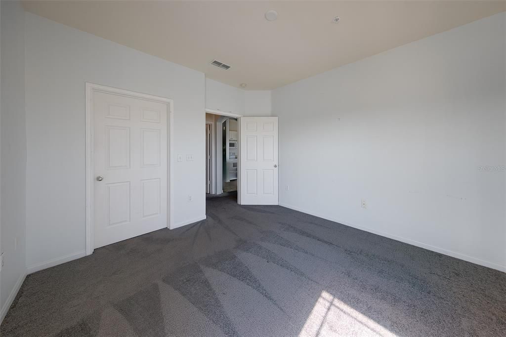 For Sale: $107,000 (1 beds, 1 baths, 660 Square Feet)