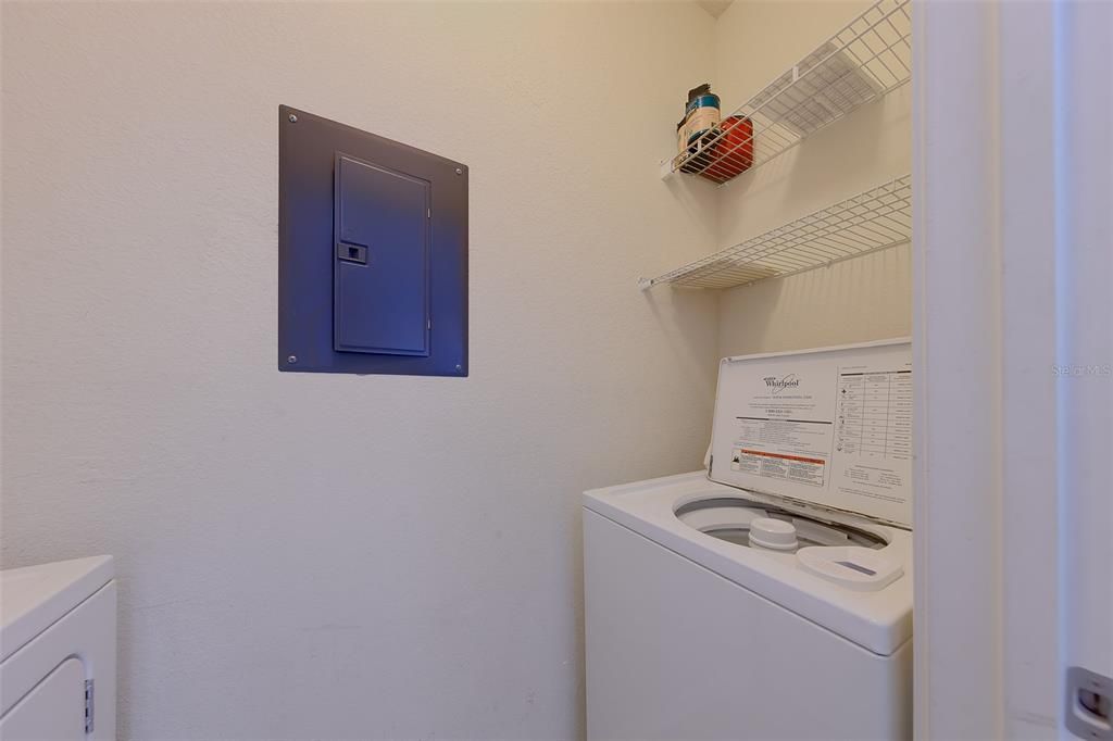 For Sale: $107,000 (1 beds, 1 baths, 660 Square Feet)