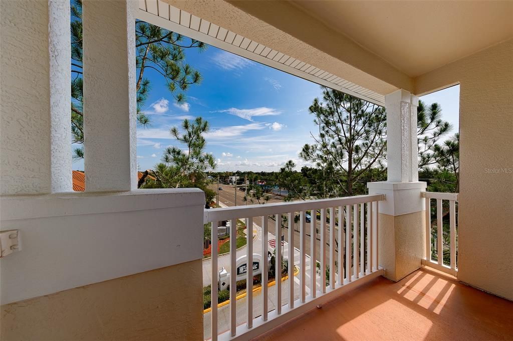 For Sale: $107,000 (1 beds, 1 baths, 660 Square Feet)