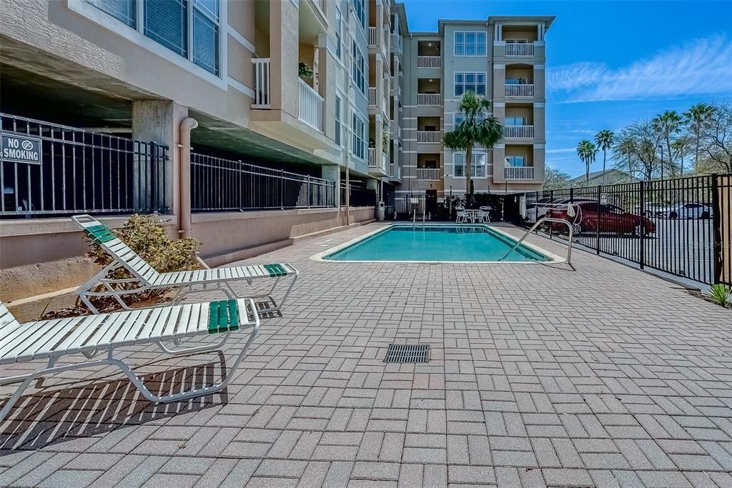 For Sale: $107,000 (1 beds, 1 baths, 660 Square Feet)