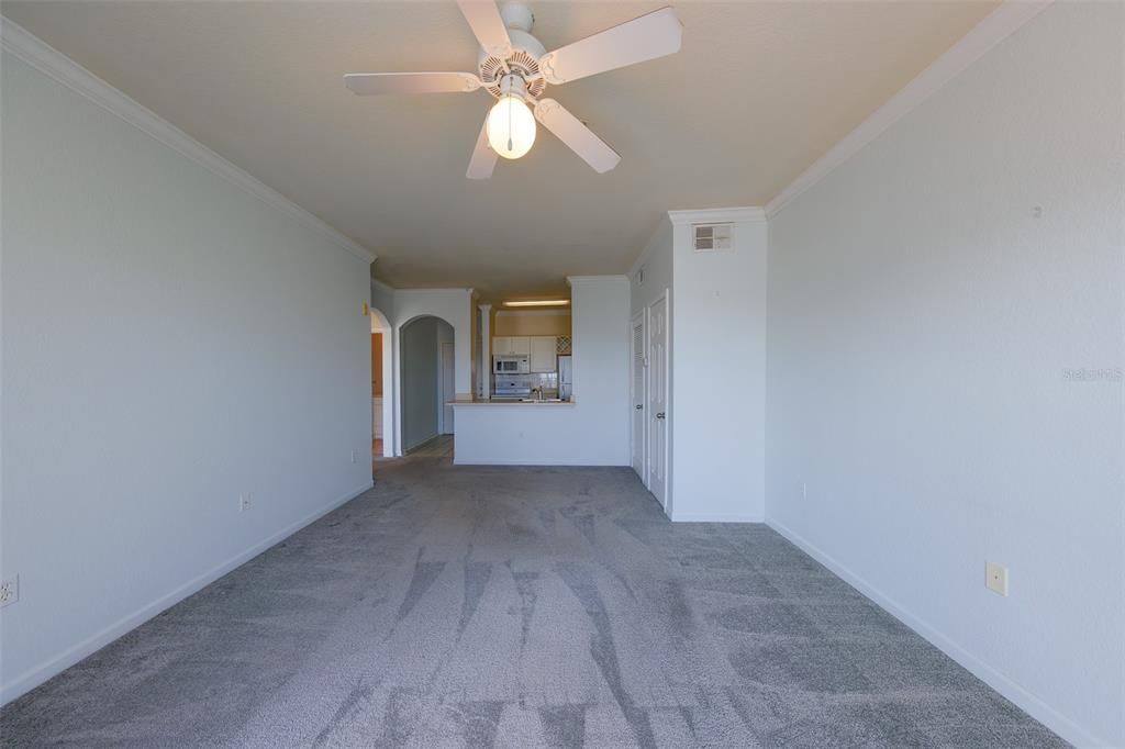 For Sale: $107,000 (1 beds, 1 baths, 660 Square Feet)