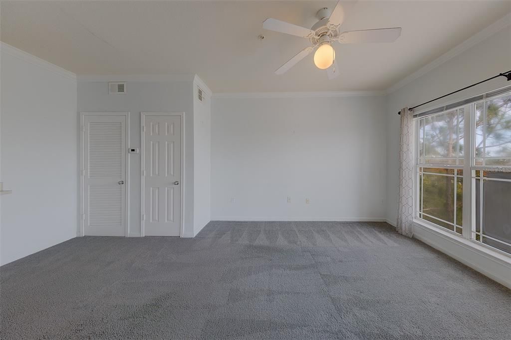 For Sale: $107,000 (1 beds, 1 baths, 660 Square Feet)