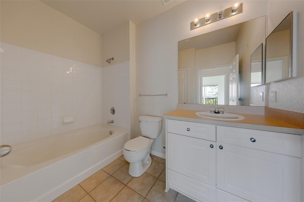 For Sale: $107,000 (1 beds, 1 baths, 660 Square Feet)