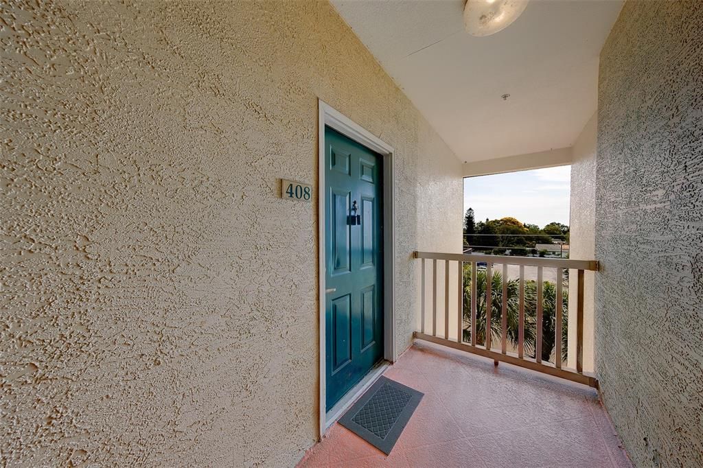 For Sale: $107,000 (1 beds, 1 baths, 660 Square Feet)