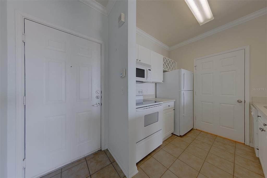 For Sale: $107,000 (1 beds, 1 baths, 660 Square Feet)