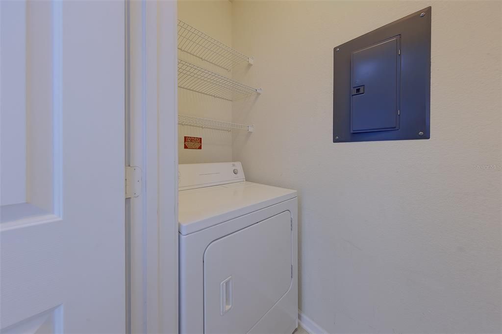 For Sale: $107,000 (1 beds, 1 baths, 660 Square Feet)