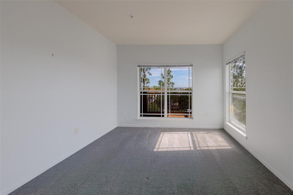 For Sale: $107,000 (1 beds, 1 baths, 660 Square Feet)