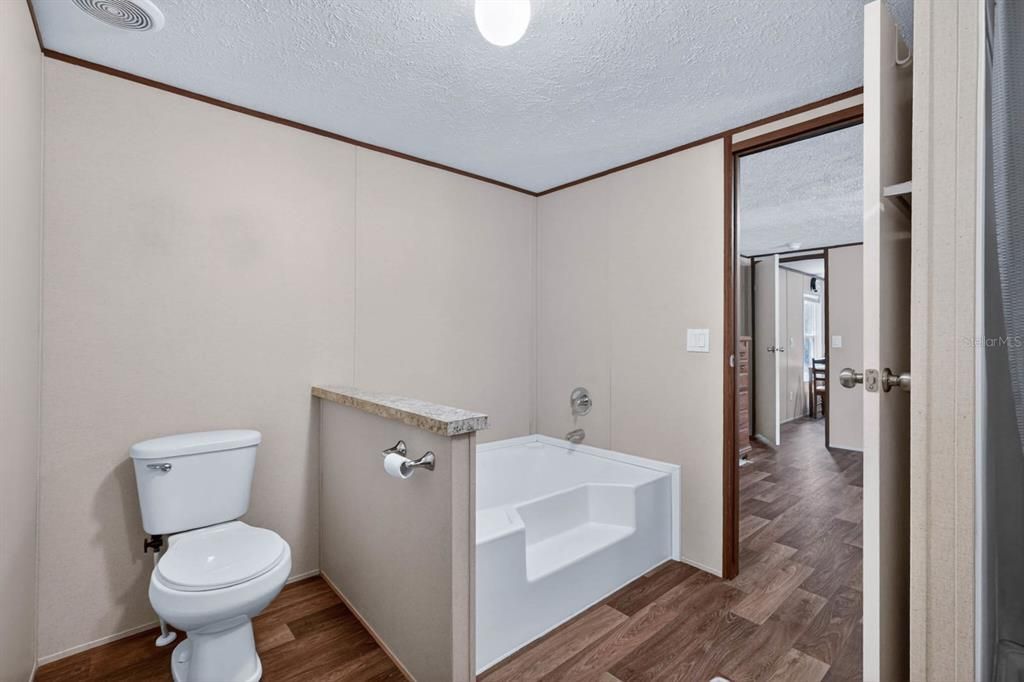 For Sale: $235,000 (3 beds, 2 baths, 1216 Square Feet)