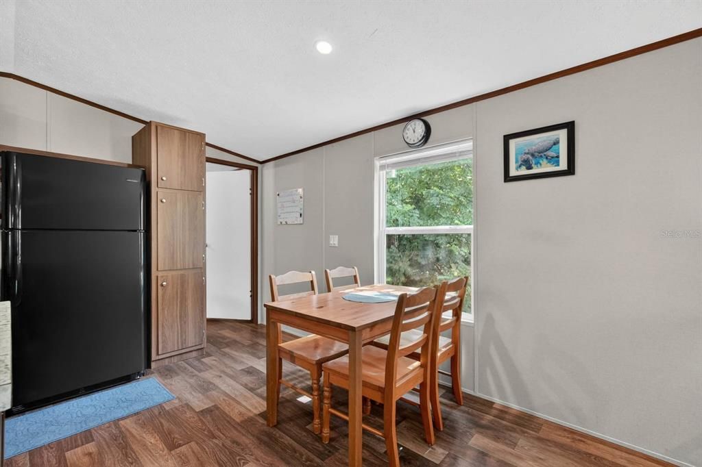 For Sale: $235,000 (3 beds, 2 baths, 1216 Square Feet)