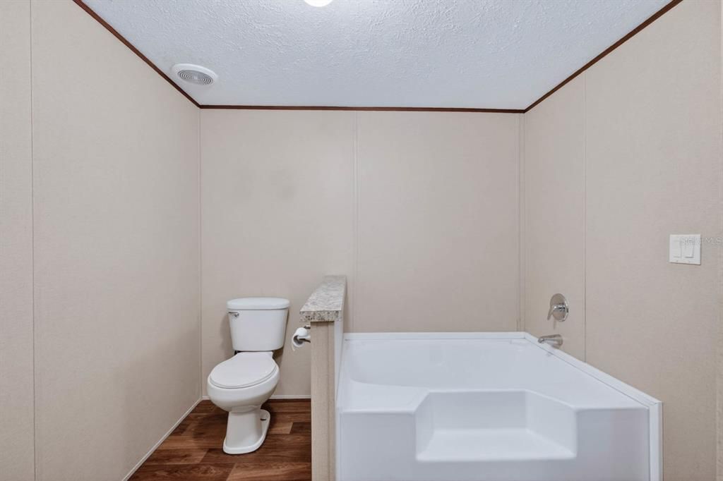 For Sale: $235,000 (3 beds, 2 baths, 1216 Square Feet)