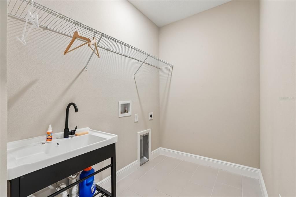 En Venta: $499,900 (5 camas, 3 baños, 2964 Pies cuadrados)