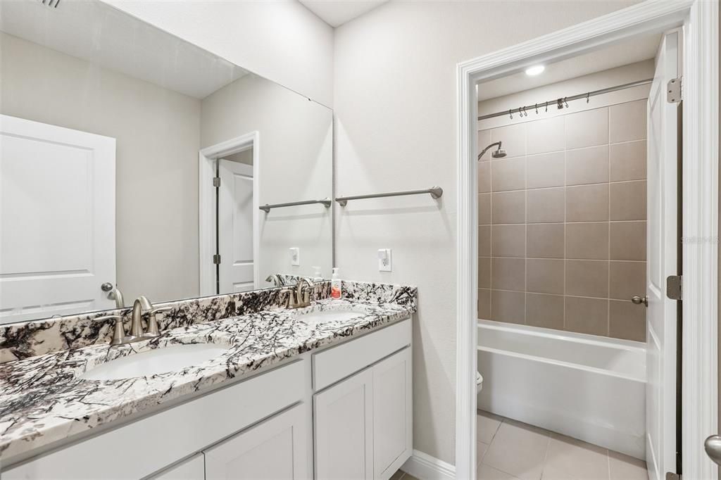 En Venta: $499,900 (5 camas, 3 baños, 2964 Pies cuadrados)