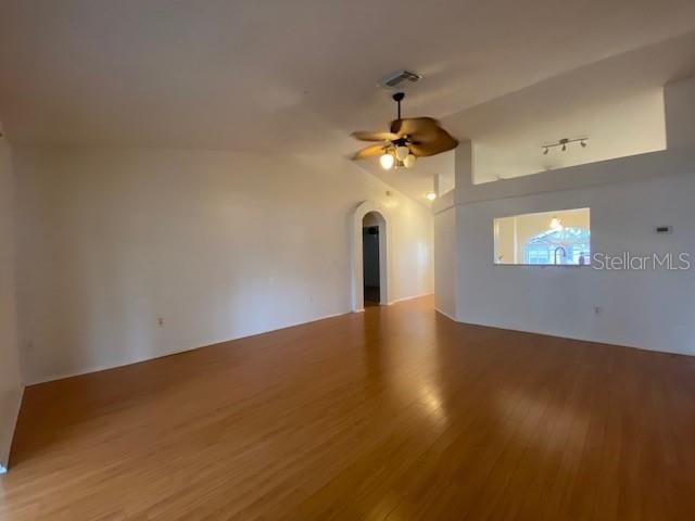 For Rent: $2,100 (3 beds, 2 baths, 1200 Square Feet)