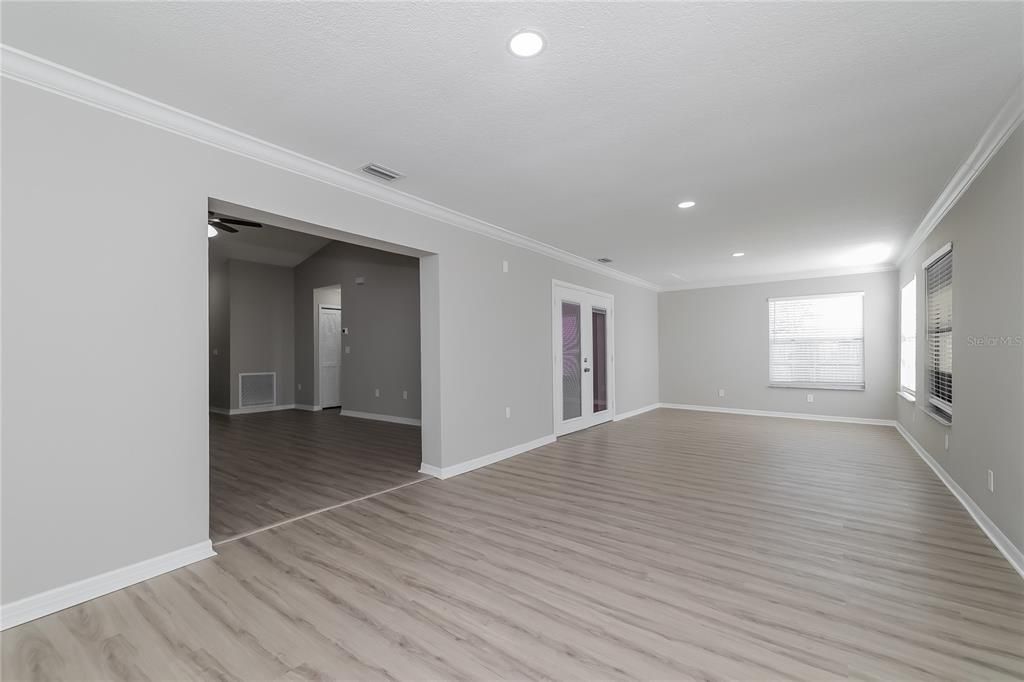For Rent: $2,010 (3 beds, 2 baths, 1705 Square Feet)