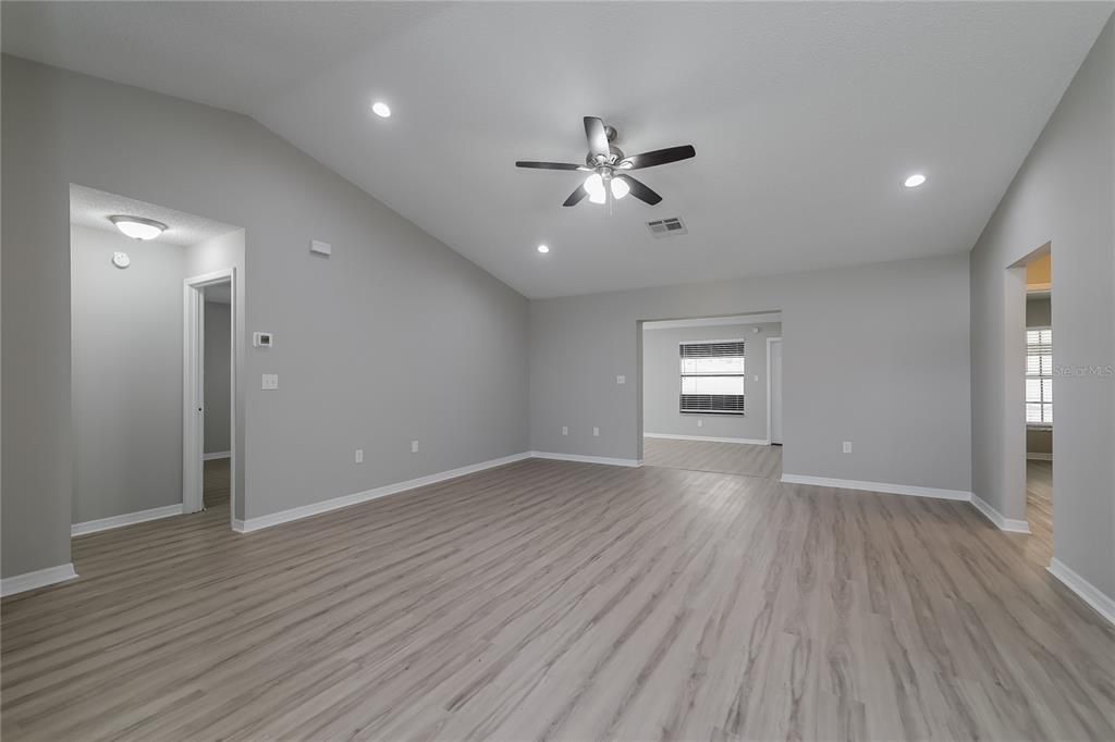 For Rent: $2,010 (3 beds, 2 baths, 1705 Square Feet)