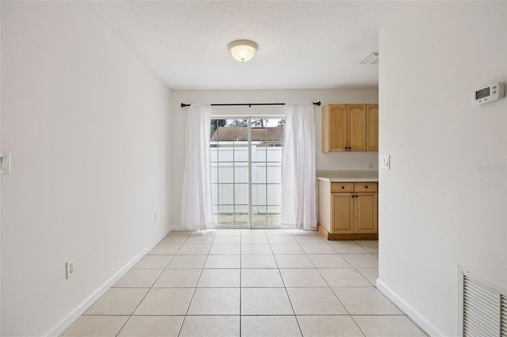 В аренду: $1,650 (2 спален, 2 ванн, 806 Квадратных фут)