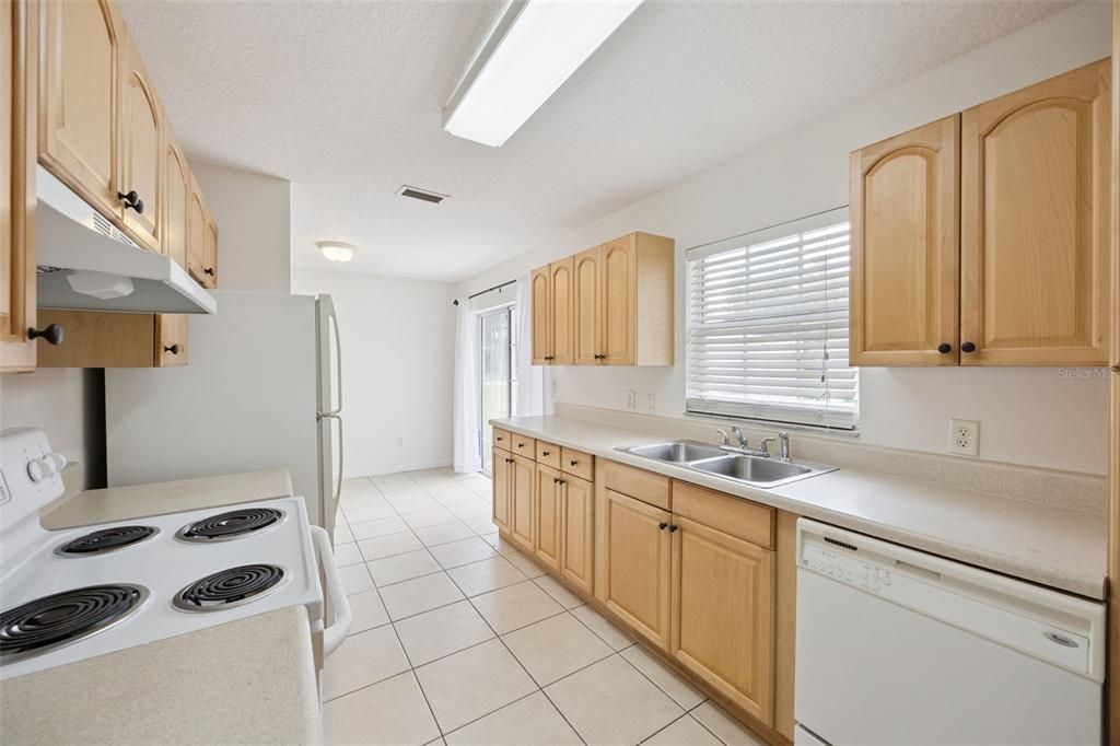 В аренду: $1,650 (2 спален, 2 ванн, 806 Квадратных фут)