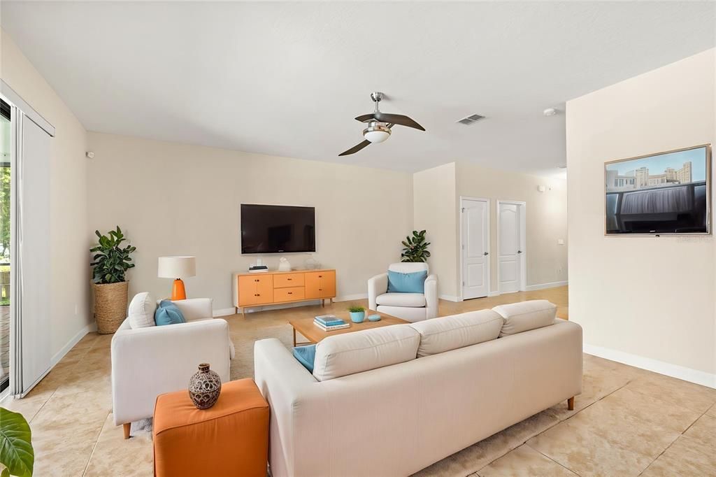 En Venta: $765,000 (7 camas, 4 baños, 3899 Pies cuadrados)