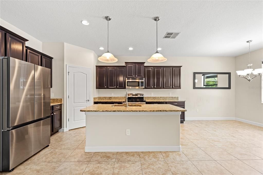 En Venta: $765,000 (7 camas, 4 baños, 3899 Pies cuadrados)