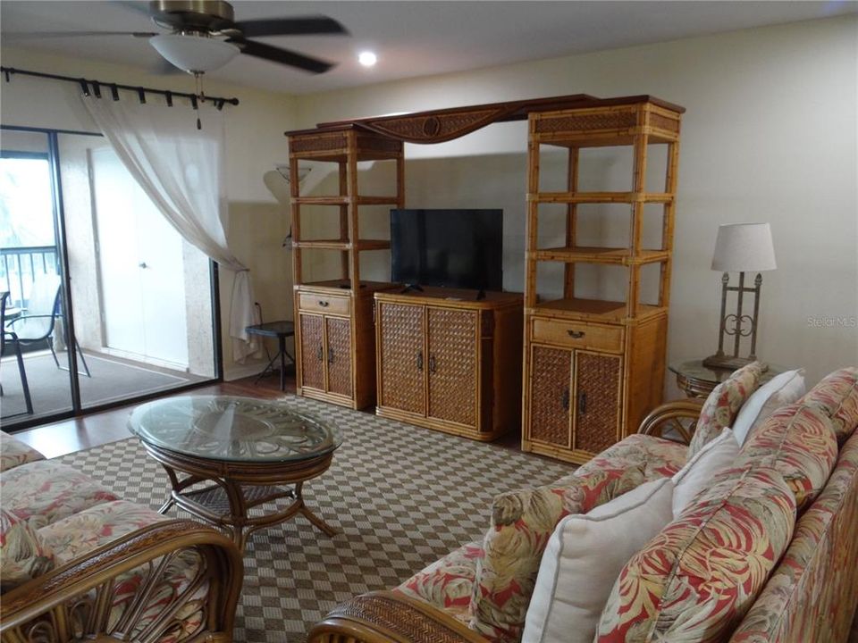 For Rent: $3,800 (2 beds, 2 baths, 1394 Square Feet)