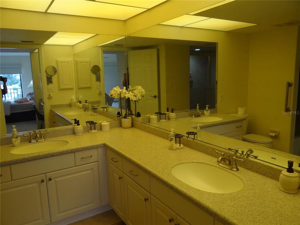 For Rent: $3,800 (2 beds, 2 baths, 1394 Square Feet)