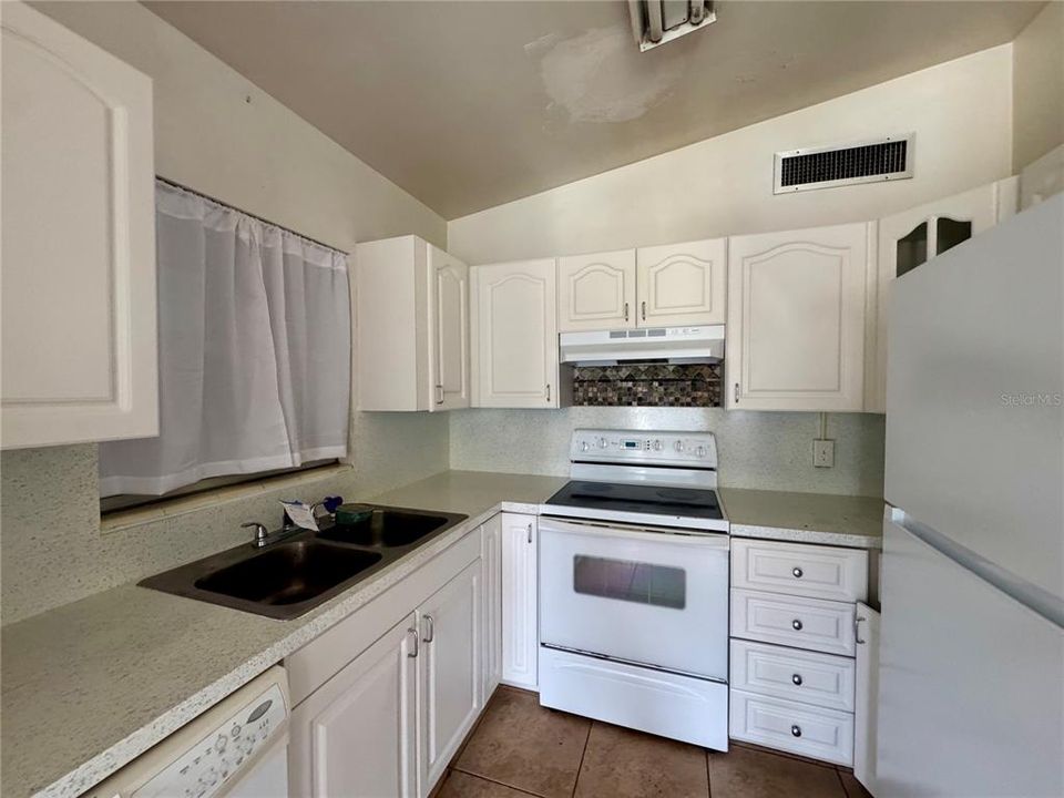 For Sale: $199,000 (3 beds, 1 baths, 1692 Square Feet)