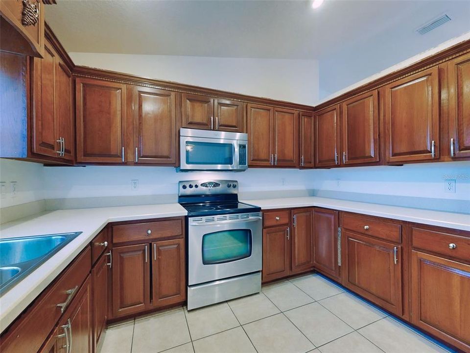 For Sale: $365,000 (3 beds, 2 baths, 1731 Square Feet)