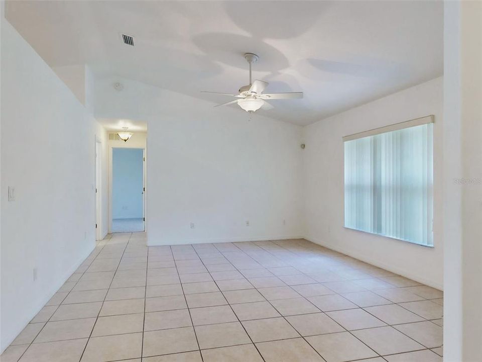 For Sale: $365,000 (3 beds, 2 baths, 1731 Square Feet)