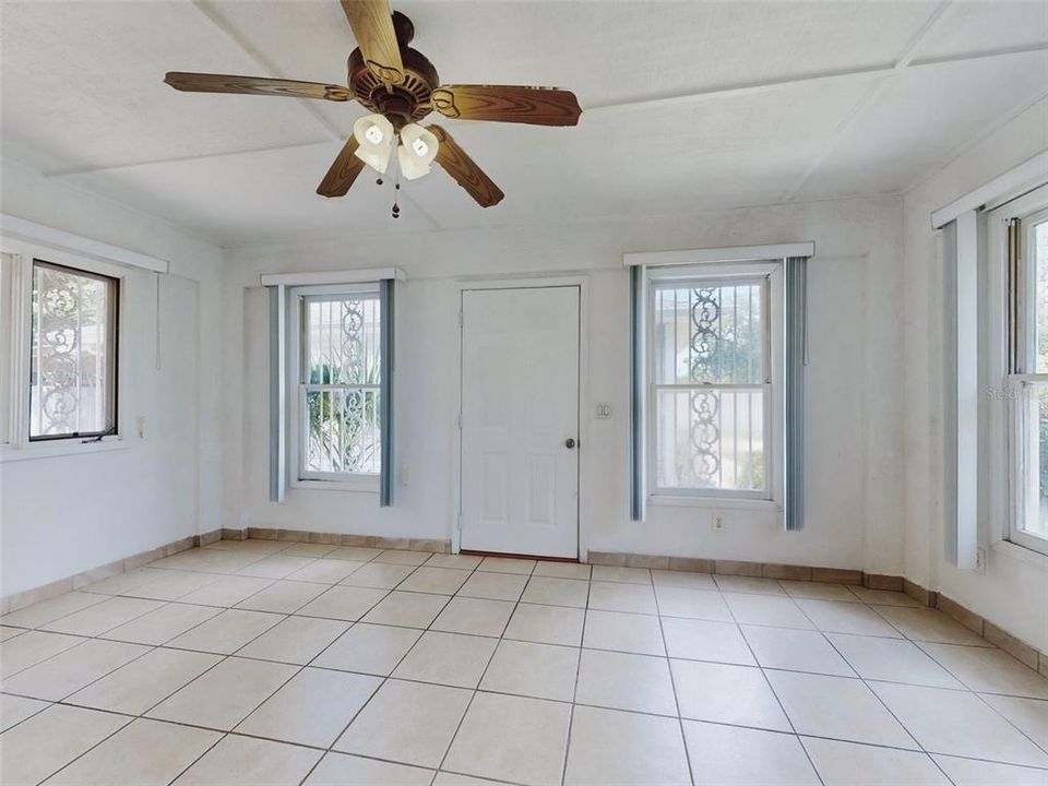 For Sale: $365,000 (3 beds, 2 baths, 1731 Square Feet)