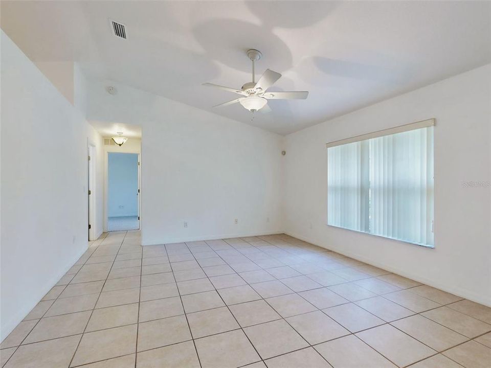 For Sale: $365,000 (3 beds, 2 baths, 1731 Square Feet)
